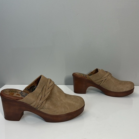 BOC Cadi Tan Vegan Leather Braid Accent Clogs Size 11 - Picture 2 of 15